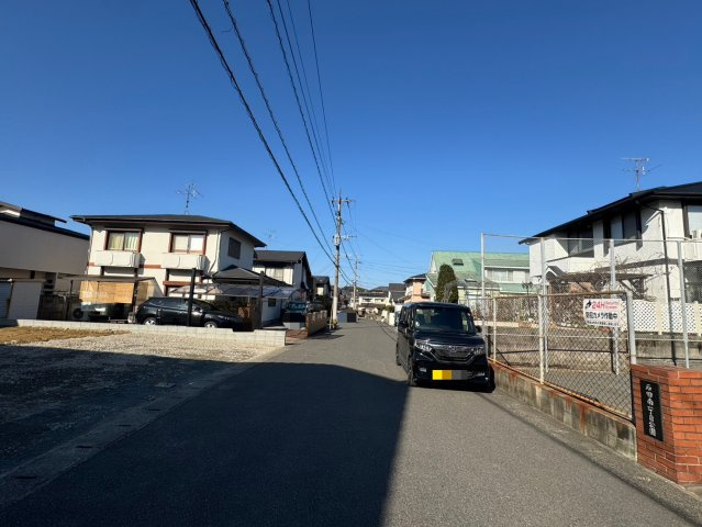 【前面道路含む現地写真】の画像