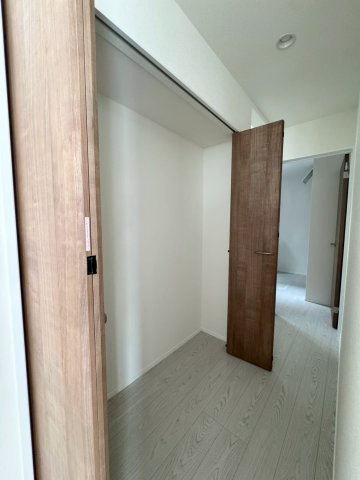 ーBloomーブルームー小倉北区赤坂4丁目1期　【小倉北区　新築戸建て】の収納|1階通路には広々とした収納完備♪掃除機など収納するのに便利♪　【小倉北区　新築戸建て】