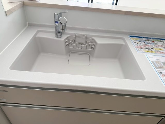 ーBloomーブルームー小倉北区赤坂4丁目1期　【小倉北区　新築戸建て】のキッチン|浄水器一体型の水栓♪お水を買う手間が省けます　【小倉北区　新築戸建て】