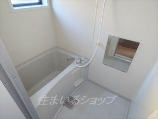エスポワール多川の浴室|窓あり