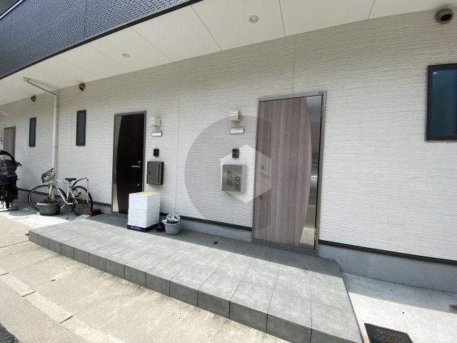 サンシャイン菱江のエントランス