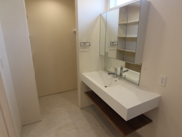 【ブルーミングガーデン1号棟】太宰府市青山２丁目　新築戸建の独立洗面台