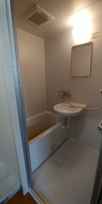 大田区田園調布２丁目の賃貸マンションの洗面所|コンパクトで使いやすい洗面所