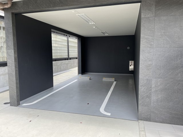 ルーチェ六義園の駐車場