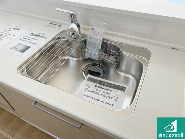 神戸市北区鈴蘭台北町　第2期　新築一戸建ての設備|蛇口の先端に浄水器を内蔵しています！原水と浄水、お湯と冷水、シャワーの切替えがワンタッチなので用途によって使い分けられます。