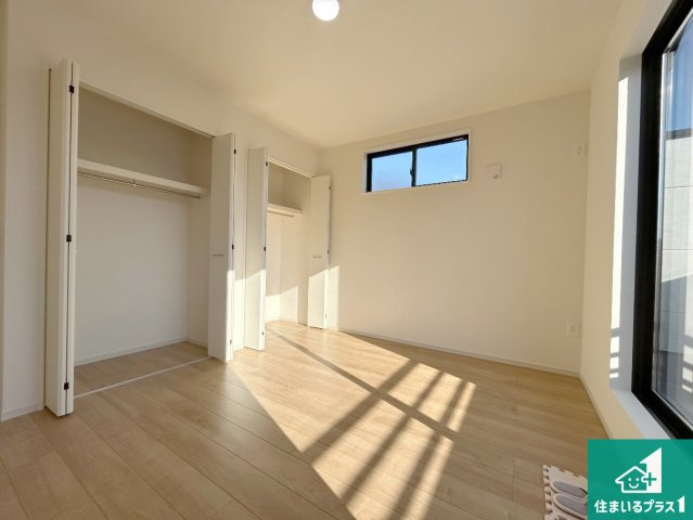 神戸市北区鈴蘭台北町　第2期　新築一戸建ての洋室|収納スペースが充実しているので子供の成長に合わせてたくさん収納ができます！家族構成に合わせた様々な活用ができる収納！