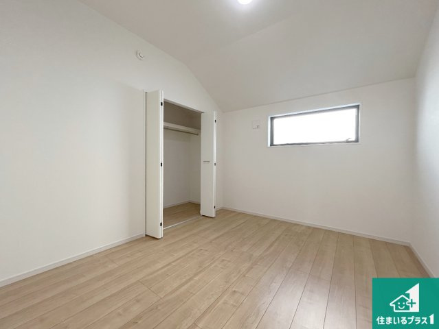 神戸市北区鈴蘭台北町　第2期　新築一戸建ての洋室|収納スペースが充実しているので子供の成長に合わせてたくさん収納ができます！家族構成に合わせた様々な活用ができる収納！