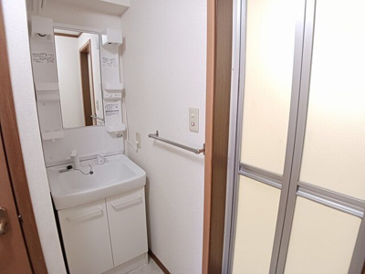 【洗面所】 | ルクプル　プラース | 脱衣スペースもあります