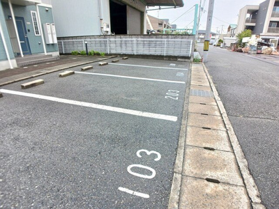 【駐車場】 | サンシャルマン | 駐車場があるので、車を買う予定の方も安心です