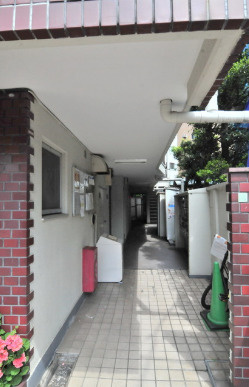 メゾン・ド・リベルテ　駅近　敷金０　礼金0　敷地内ゴミ置場　のエントランス