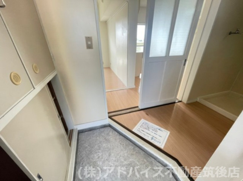 八女郡広川町大字広川の賃貸マンションの玄関