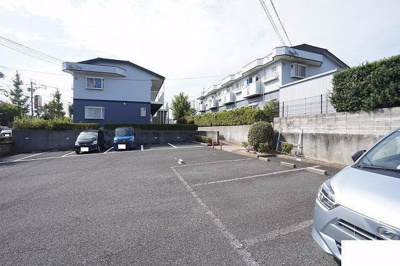 【駐車場】 | エルディム山本Ⅱ | 駐車場に車を止められます