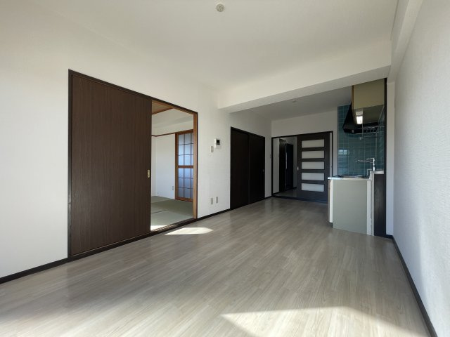 ６清邦ビルの居間・リビング|現状優先となります。