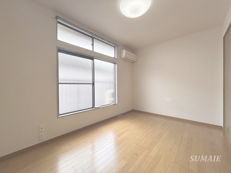 第二ヒルズハウスの居間・リビング|日当たりのよい居室です☆