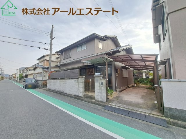 加古川市西神吉町岸　　JR「宝殿駅」徒歩18分の玄関
