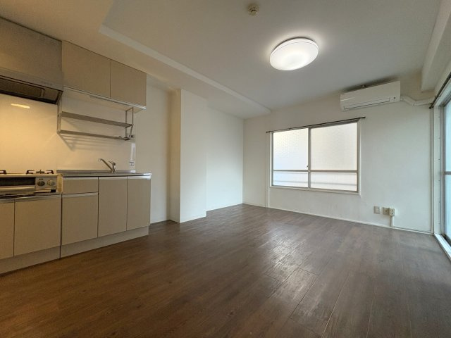 TS-3の居間・リビング