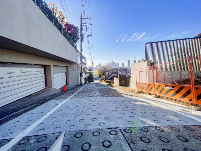 大田区田園調布4丁目の前面道路含む現地写真