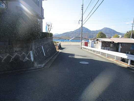 【前面道路含む現地写真】