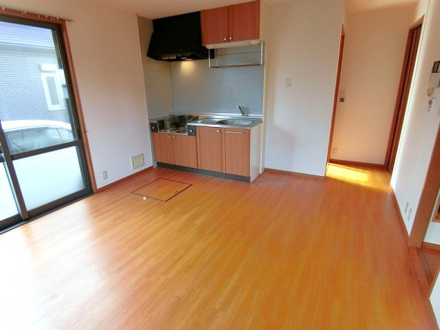 パティオ桜木の居間・リビング|こちらのリビングで趣味の時間をお楽しみください