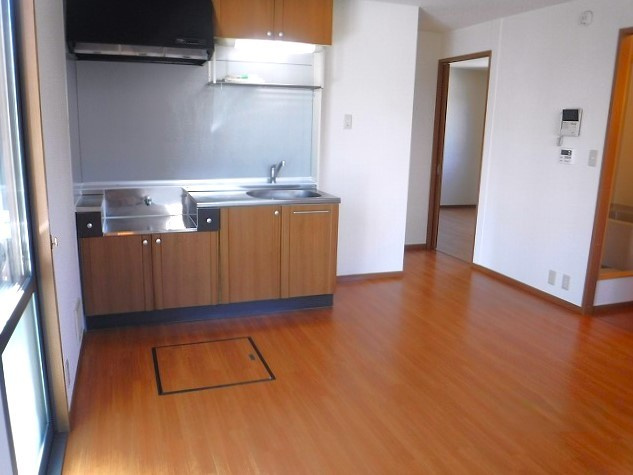 パティオ桜木の居間・リビング|こちらの居間で趣味の時間をお楽しみください