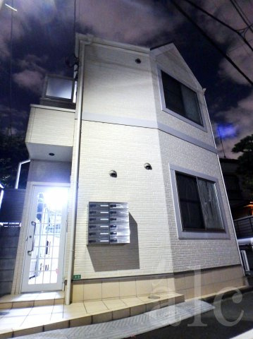 中野区沼袋１丁目のアパートのエントランス|集合ポスト