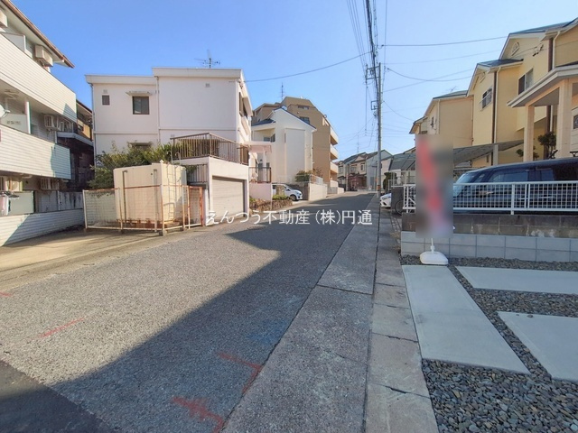 鴻の巣1期の前面道路含む現地写真