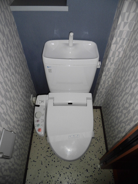 大阪市天王寺区上本町９丁目の賃貸マンションのトイレ