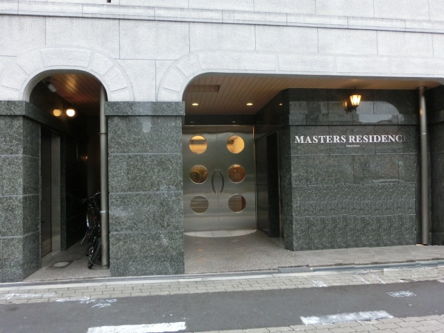 大阪市天王寺区上本町９丁目の賃貸マンションのエントランス