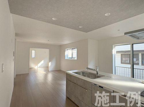 【居間・リビング】 | 【仲介手数料０円】相模原市第2緑区大島　新築一戸建て | 相模原市第2緑区大島　新築一戸建て