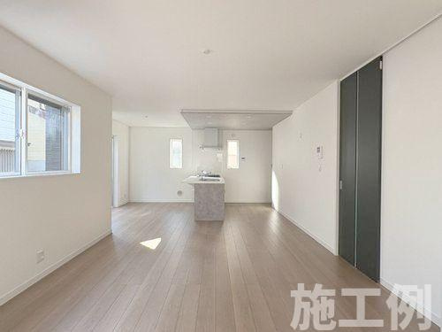 【居間・リビング】 | 【仲介手数料０円】相模原市第2緑区大島　新築一戸建て | 相模原市第2緑区大島　新築一戸建て