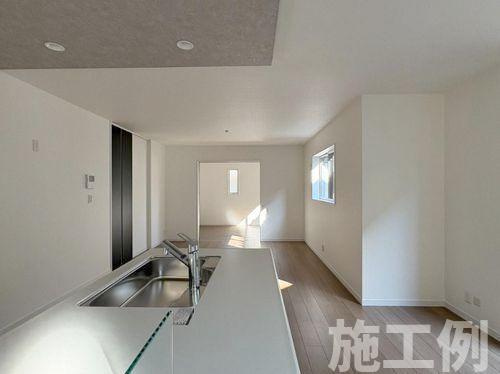 【居間・リビング】 | 【仲介手数料０円】相模原市第2緑区大島　新築一戸建て | 相模原市第2緑区大島　新築一戸建て