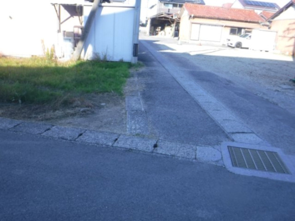 ６６２３１　瑞穂市穂積土地の前面道路含む現地写真