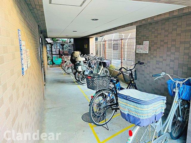 ナイスアーバン北綾瀬第2の駐輪場|ドキドキの新生活も、安心してスタート。ぴったりの住まいを見つけませんか？クランディアが一緒に住まい選びをサポートします‼　まずは、お気軽にお問合せください　＃クランディア