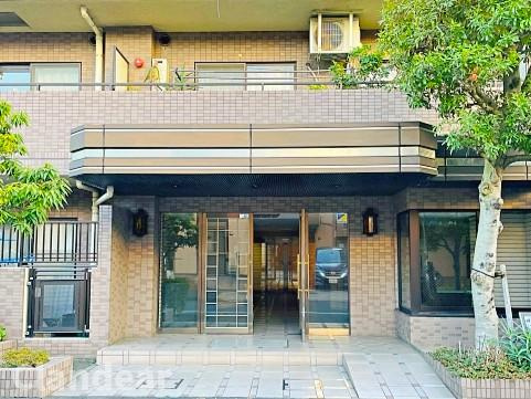 ナイスアーバン北綾瀬第2のエントランス|ドキドキの新生活も、安心してスタート。ぴったりの住まいを見つけませんか？クランディアが一緒に住まい選びをサポートします‼　まずは、お気軽にお問合せください　＃クランディア