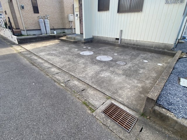 関下貸家の駐車場