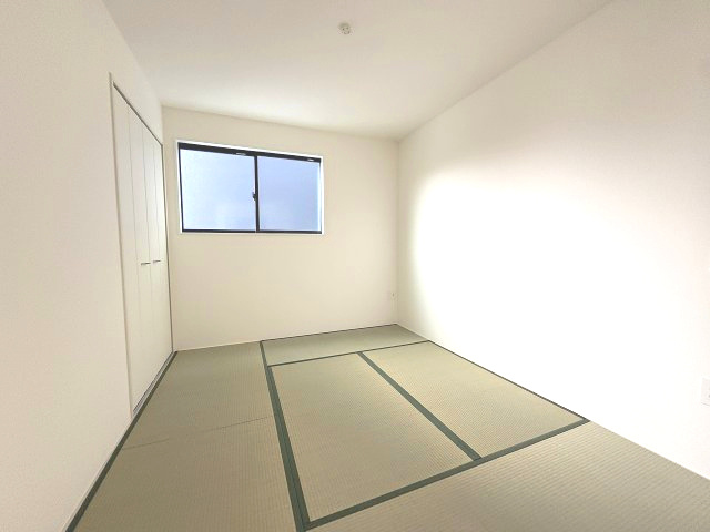 【和室】 | 福岡市南区曰佐5丁目3期　2号棟（全2棟）【仲介手数料無料・0円】 | 現地写真。1階和室です。