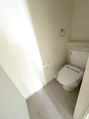 【トイレ】 | 福岡市南区曰佐5丁目3期　2号棟（全2棟）【仲介手数料無料・0円】 | 現地写真。2階にもトイレです。