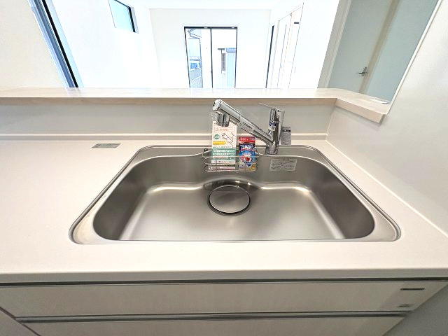 【キッチン】 | 福岡市南区曰佐5丁目3期　2号棟（全2棟）【仲介手数料無料・0円】 | 現地写真。