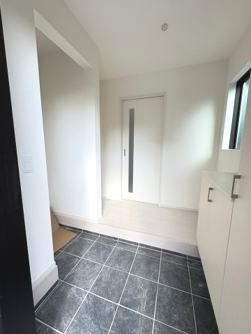 【玄関】 | 福岡市南区曰佐5丁目3期　2号棟（全2棟）【仲介手数料無料・0円】 | 現地写真。