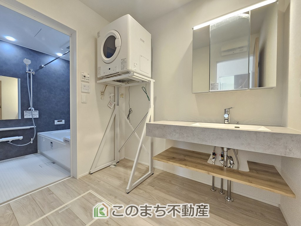 リナージュ宇都宮市富士見が丘2丁目24-1期の洗面所|シャンプードレッサーで朝の身支度♪伸びるホースでお掃除も簡単清潔です！
