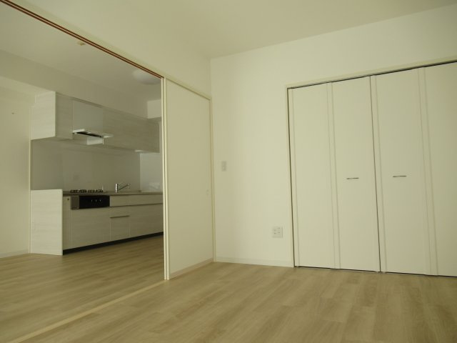 ハートフル湊川２ＤＫ＋Ｓの洋室|広々とした洋室です