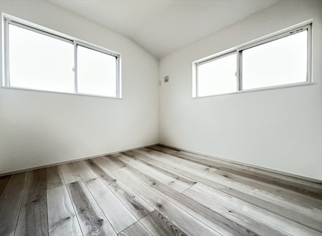 【洋室】 | 新座市野火止3丁目　新築一戸建住宅　全1棟　(志木本店) | 洋室4.5帖／2面採光で明るく開放的な住空間です。