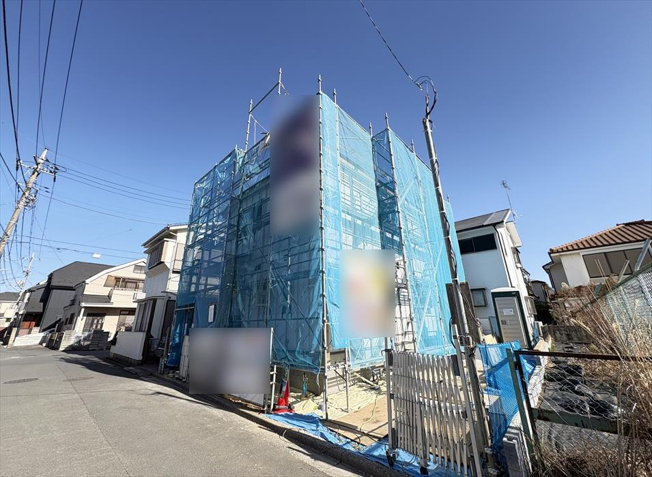 【外観】 | 新座市野火止3丁目　新築一戸建住宅　全1棟　(志木本店) | 販売現地／2025年12月11日撮影　
家族とコミュニケーションが取りやすいリビングイン階段