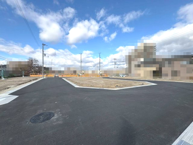 亀岡市千代川町今津2丁目の前面道路含む現地写真|自然と利便性の調和する分譲地です。