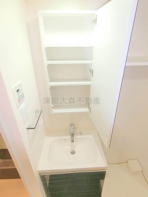 ウィリア矢口の洗面所|洗面脱衣所　独立洗面台　鏡内収納スペース付き