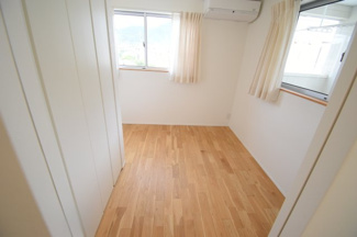 【収納】 | 安佐北区亀山2【築浅・中古戸建】（あき亀山駅） | 2階　洋室×3　収納付きでお部屋がスッキリ広く使えます。