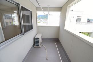 【バルコニー】 | 安佐北区亀山2【築浅・中古戸建】（あき亀山駅） | バルコニーは南向きで陽当たり・見晴らし・風通しも良好です。