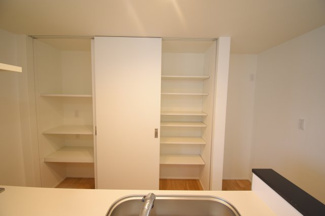 【キッチン】 | 安佐北区亀山2【築浅・中古戸建】（あき亀山駅） | 備え付けのカップボードあり☆