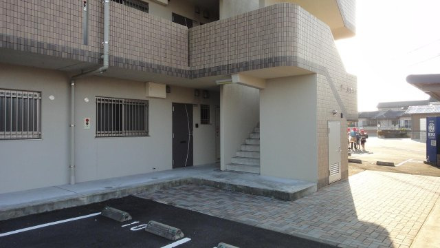 T-スクエアのエントランス|建物入り口