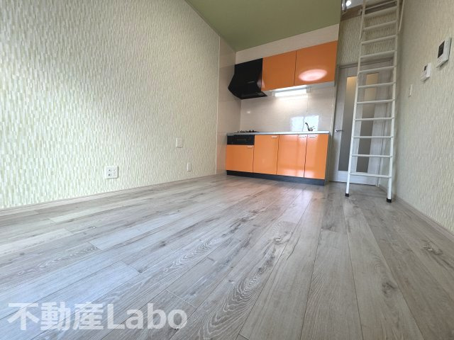 徳島市庄町５丁目のアパートの洋室